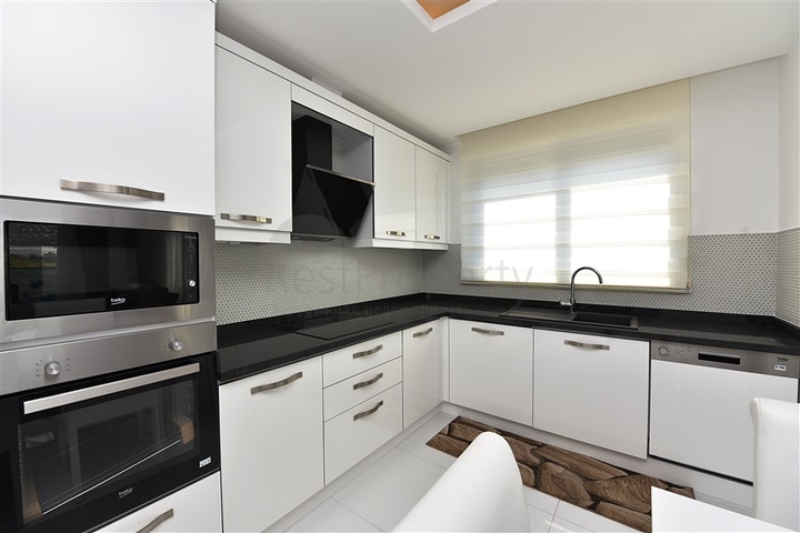 Квартира с мебелью в комплексе с зимним бассейном