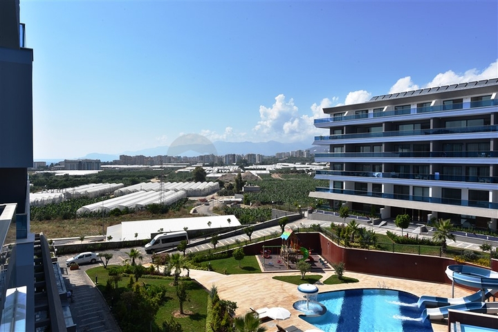 Квартира с мебелью в комплексе с зимним бассейном