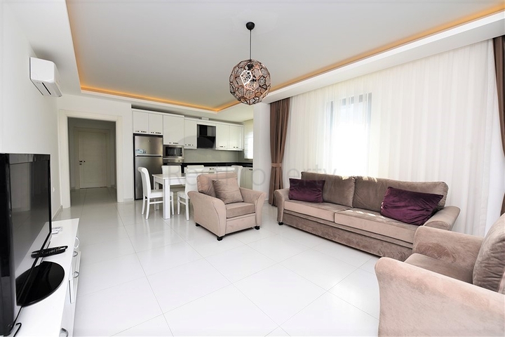 Квартира с мебелью в комплексе с зимним бассейном