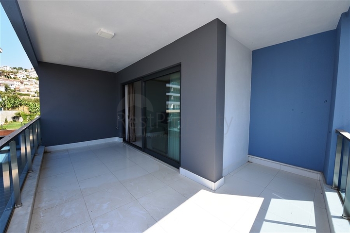 Квартира с мебелью в комплексе с зимним бассейном