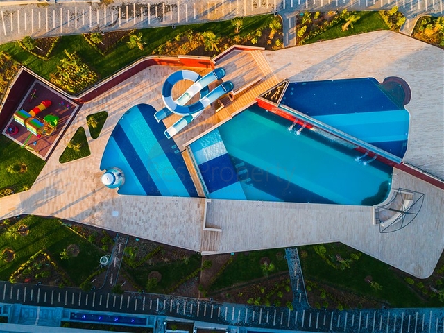 Квартира с мебелью в комплексе с зимним бассейном