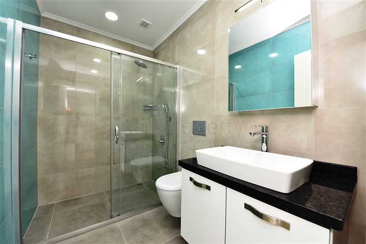 Квартира с мебелью в комплексе с зимним бассейном