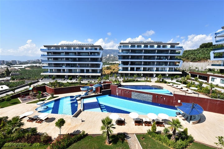 Квартира с мебелью в комплексе с зимним бассейном