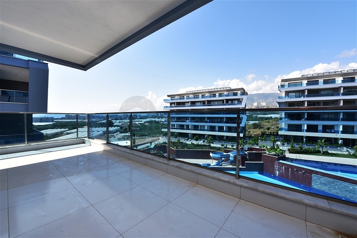 Квартира с мебелью в комплексе с зимним бассейном