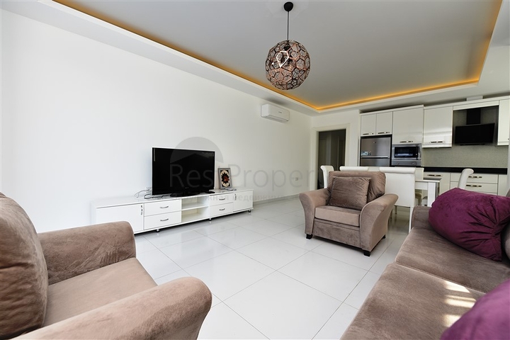 Квартира с мебелью в комплексе с зимним бассейном