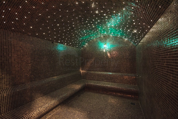 Квартира с мебелью в комплексе с зимним бассейном