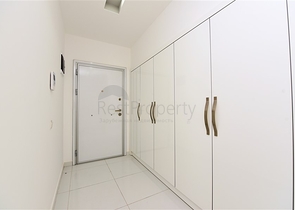 Квартира с мебелью в комплексе с зимним бассейном