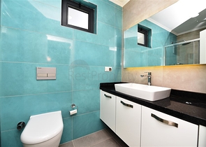 Квартира с мебелью в комплексе с зимним бассейном