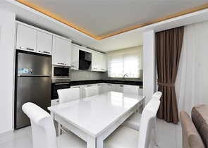 Квартира с мебелью в комплексе с зимним бассейном