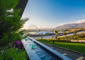 Квартира с мебелью в комплексе с зимним бассейном