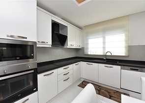 Квартира с мебелью в комплексе с зимним бассейном