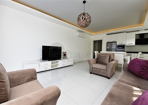 Квартира с мебелью в комплексе с зимним бассейном