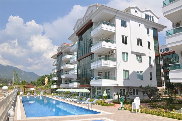 Светлая просторная квартира на берегу горной реки