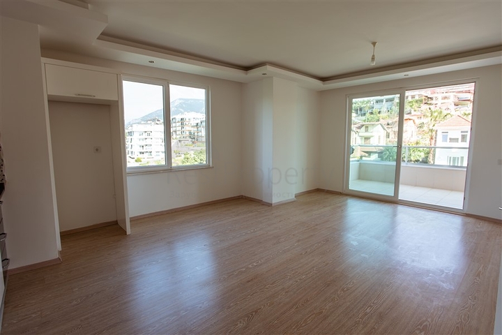 Светлая просторная квартира на берегу горной реки