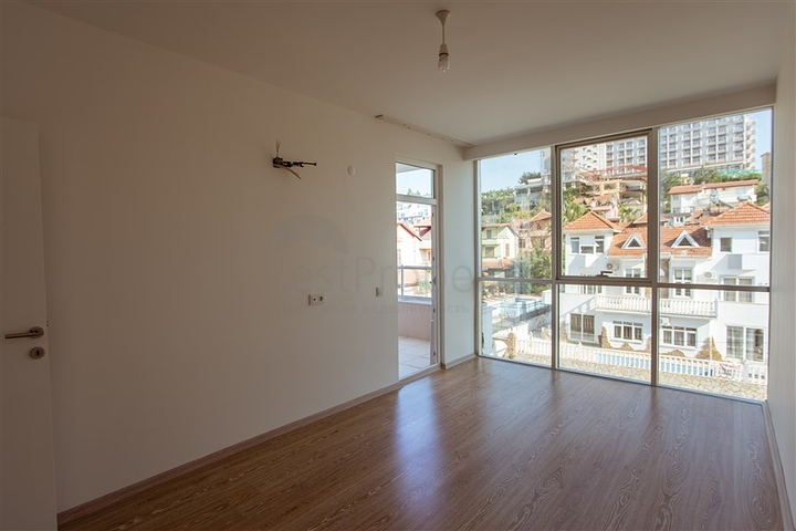 Светлая просторная квартира на берегу горной реки