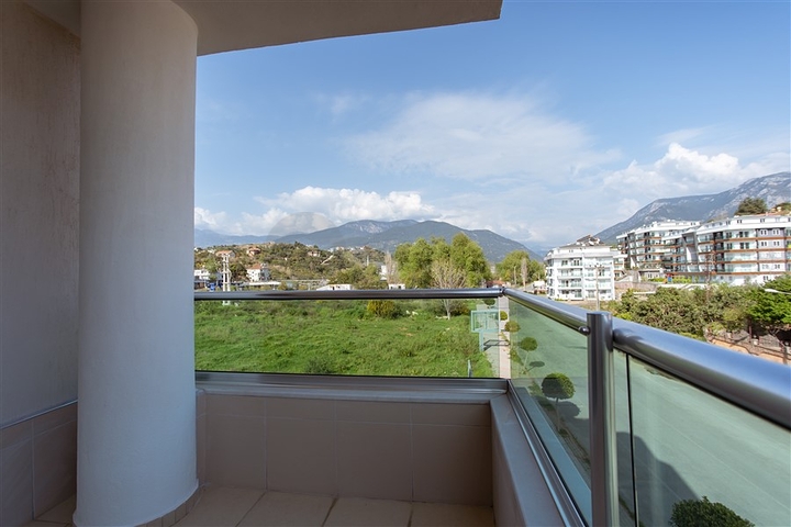 Светлая просторная квартира на берегу горной реки