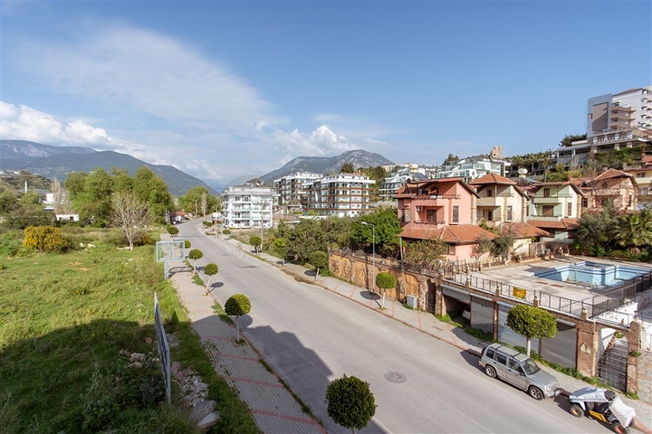 Светлая просторная квартира на берегу горной реки