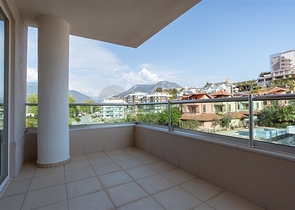 Светлая просторная квартира на берегу горной реки