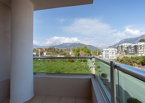 Светлая просторная квартира на берегу горной реки