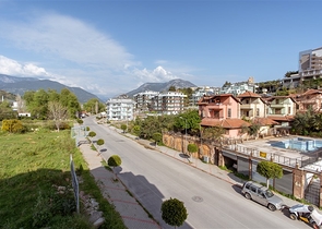 Светлая просторная квартира на берегу горной реки