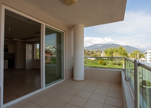 Светлая просторная квартира на берегу горной реки