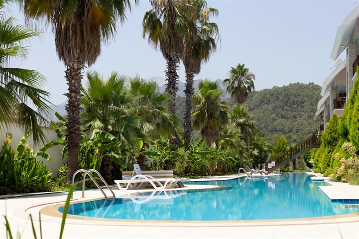 Пентхаус 2+1 с мебелью в центре Кемере в пешей доступности к морю