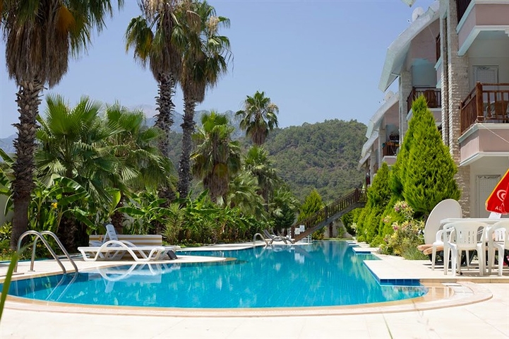 Пентхаус 2+1 с мебелью в центре Кемере в пешей доступности к морю