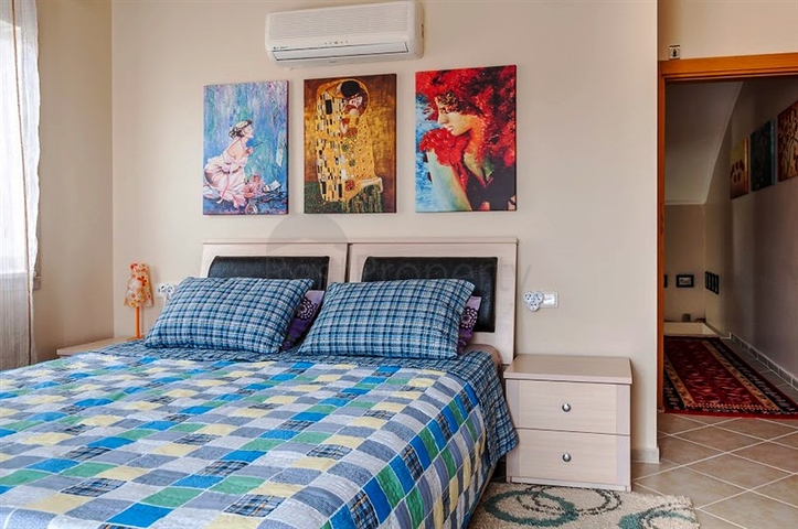 Пентхаус 2+1 с мебелью в центре Кемере в пешей доступности к морю