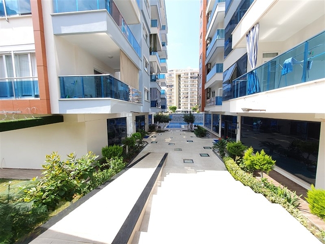 Светлая двухкомнатная квартира 