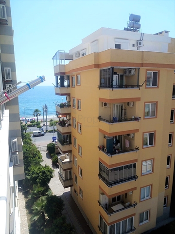 Трехкомнатная квартира на первой линии