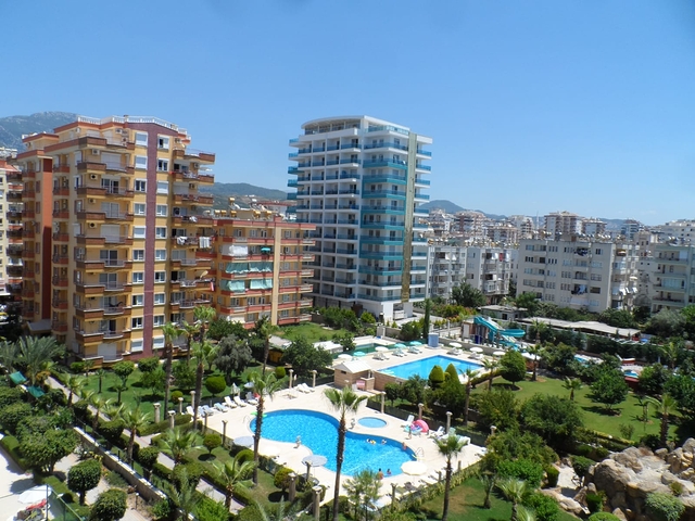 Трехкомнатная квартира на первой линии