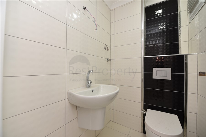 Просторные апартаменты с отдельной кухней в Оба