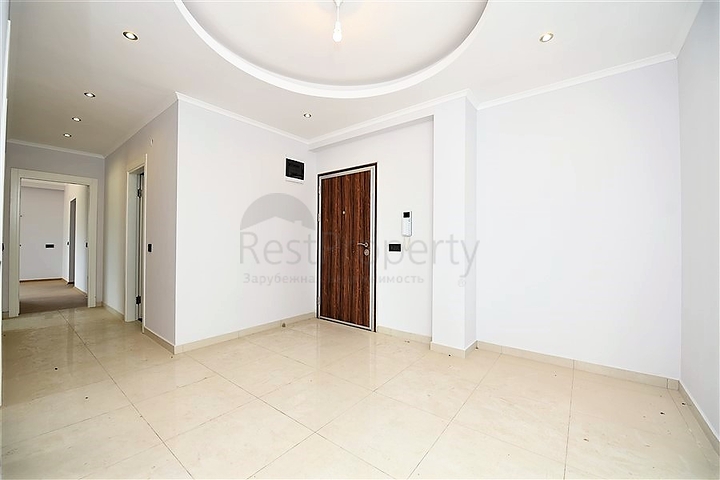 Просторные апартаменты с отдельной кухней в Оба