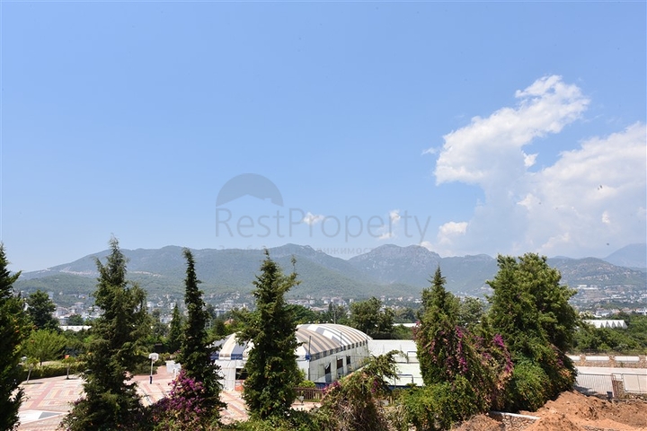 Просторные апартаменты с отдельной кухней в Оба