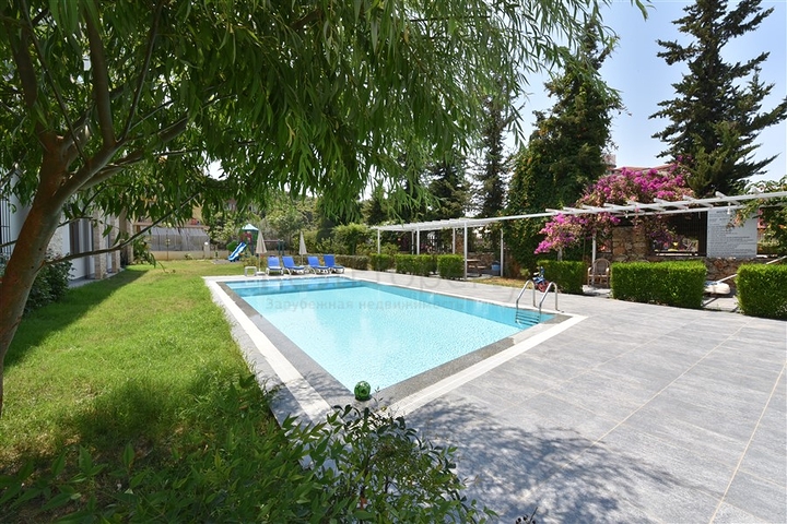 Просторные апартаменты с отдельной кухней в Оба