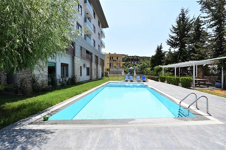 Просторные апартаменты с отдельной кухней в Оба