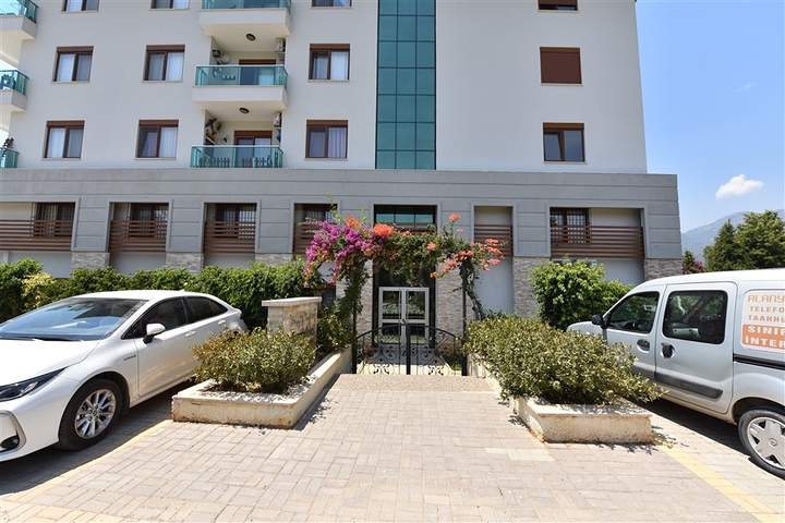 Просторные апартаменты с отдельной кухней в Оба