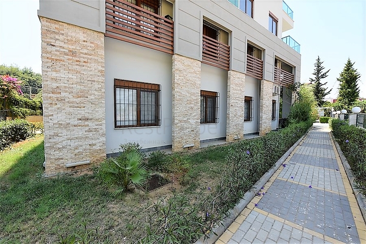 Просторные апартаменты с отдельной кухней в Оба