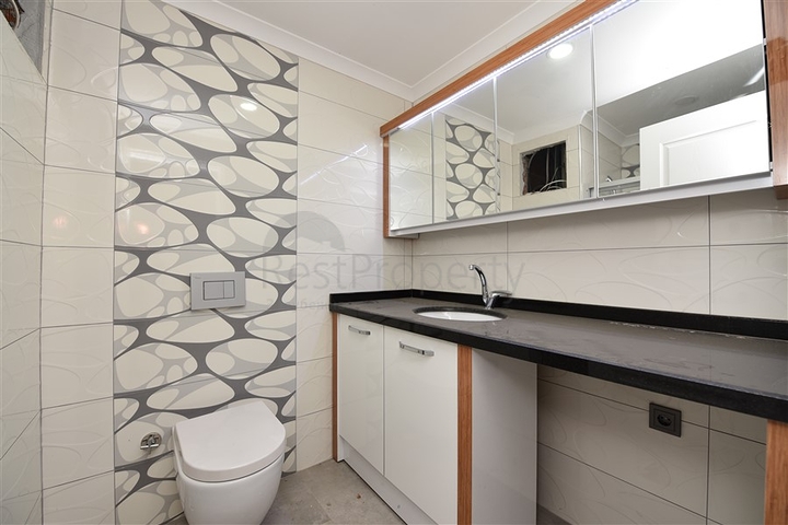 Просторные апартаменты с отдельной кухней в Оба