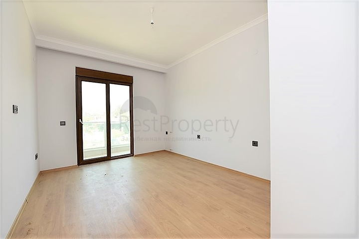 Просторные апартаменты с отдельной кухней в Оба