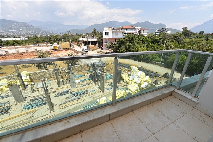 Просторные апартаменты с отдельной кухней в Оба