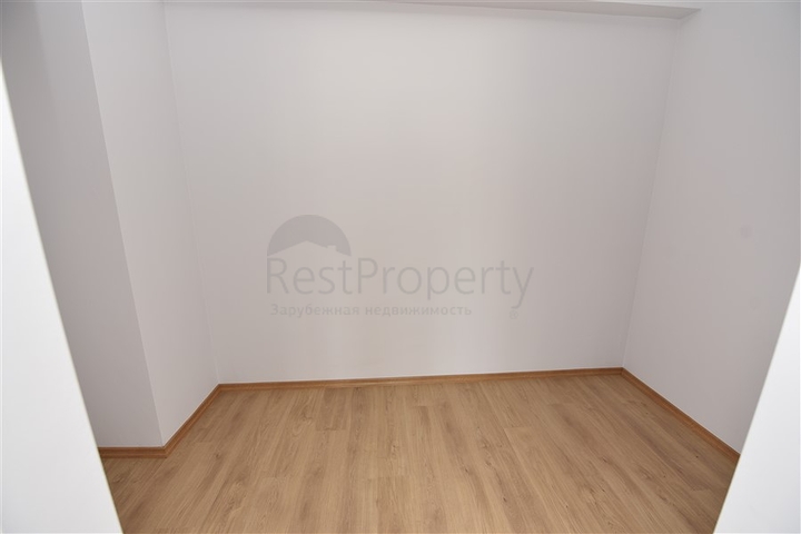 Просторные апартаменты с отдельной кухней в Оба