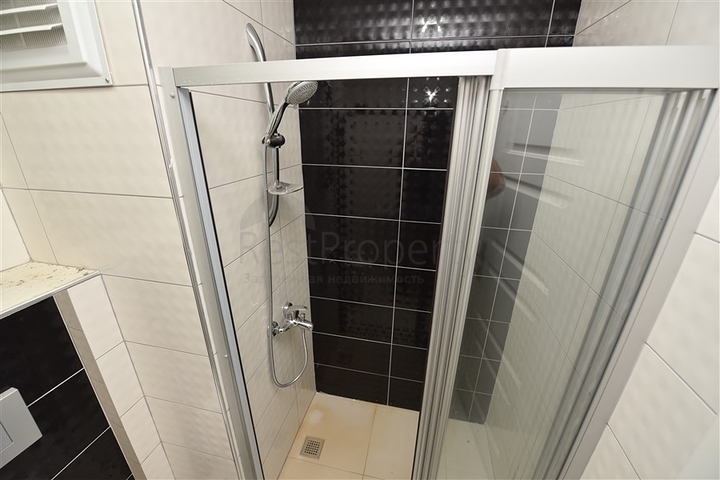 Просторные апартаменты с отдельной кухней в Оба