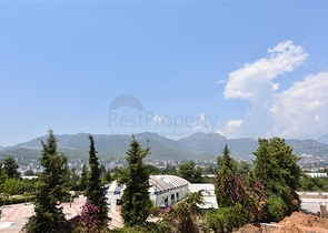 Просторные апартаменты с отдельной кухней в Оба