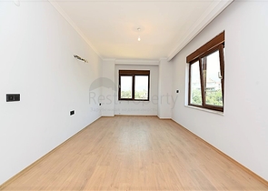 Просторные апартаменты с отдельной кухней в Оба