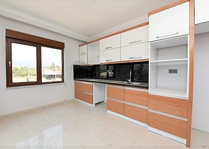 Просторные апартаменты с отдельной кухней в Оба