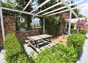 Просторные апартаменты с отдельной кухней в Оба