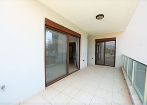 Просторные апартаменты с отдельной кухней в Оба