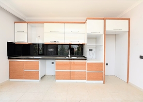 Просторные апартаменты с отдельной кухней в Оба