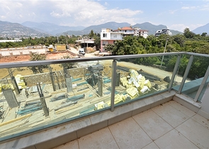 Просторные апартаменты с отдельной кухней в Оба